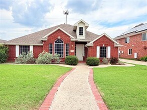 Building Photo - 301 Mimosa Dr