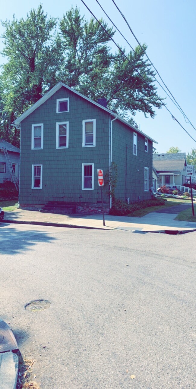 202 Poplar St Unit 2W, Erie, PA 16507 Apartments in Erie, PA