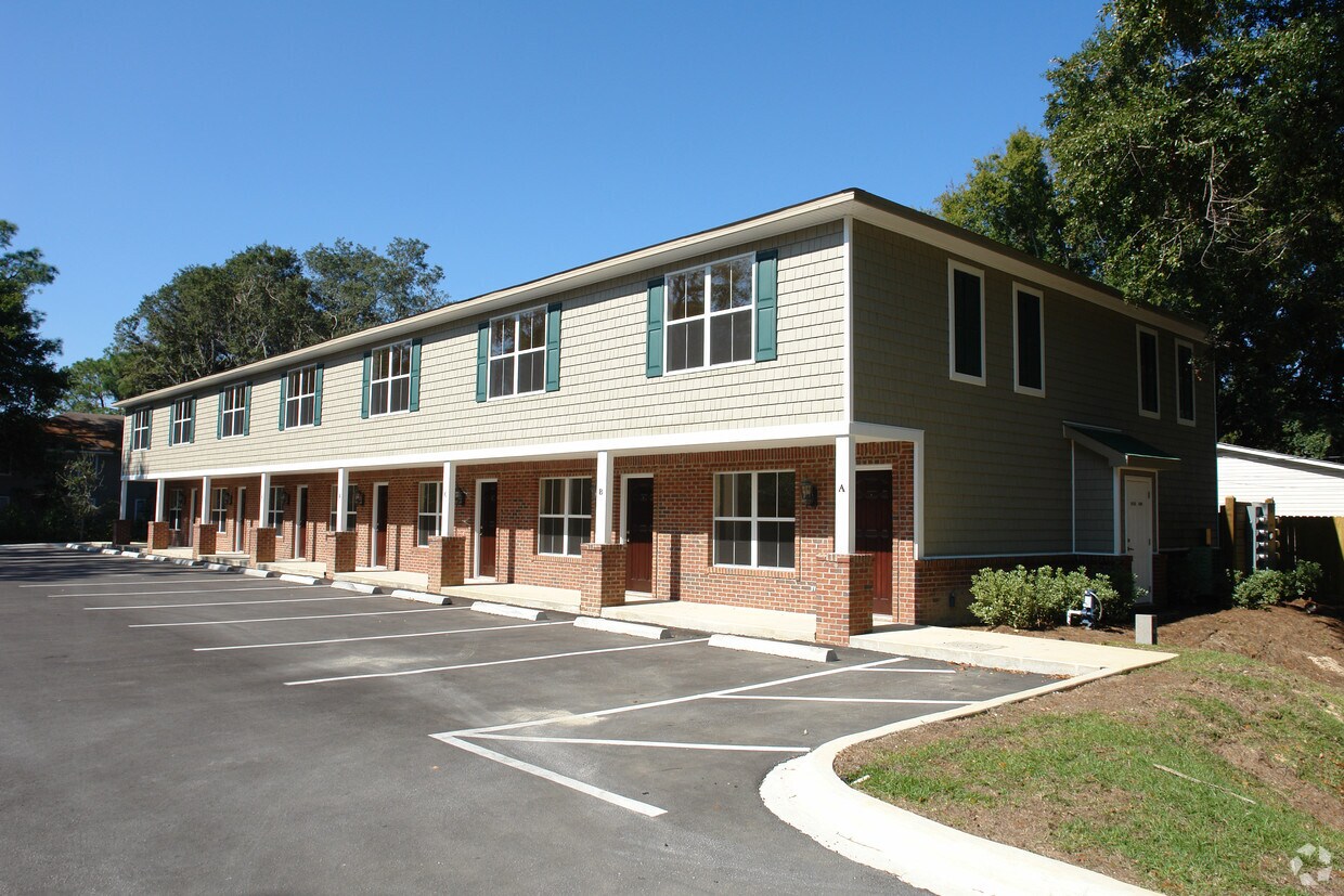 Foto principal - 108 Hawkins Rd