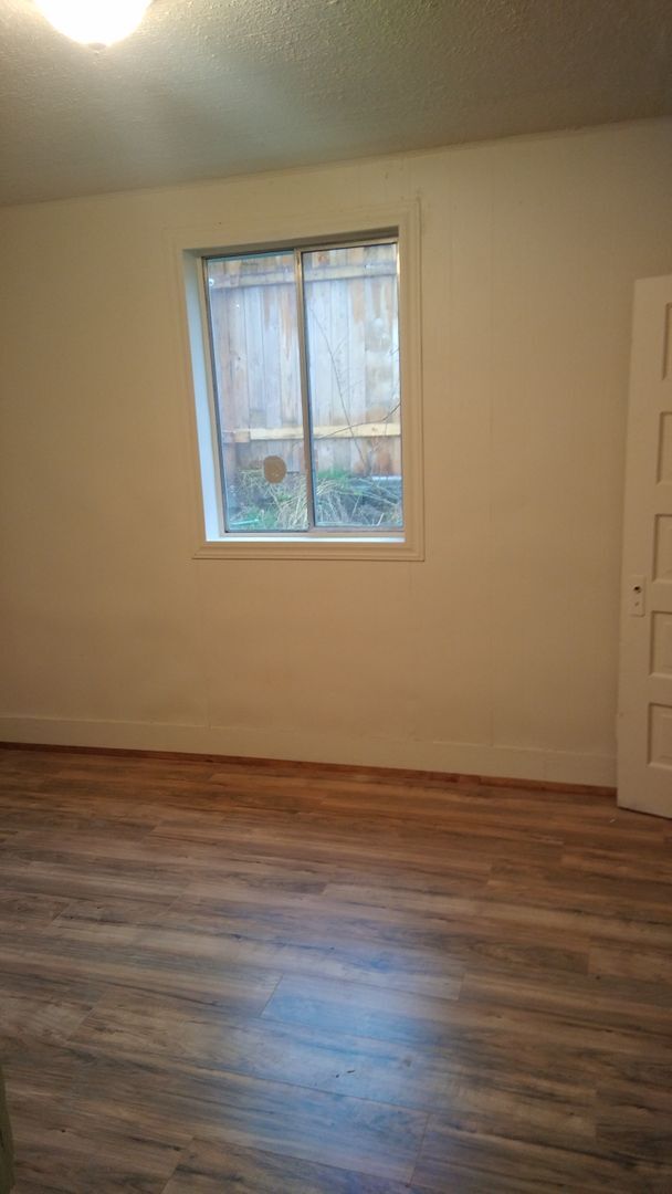 Building Photo - 3 Bedroom 1.5 Bath House