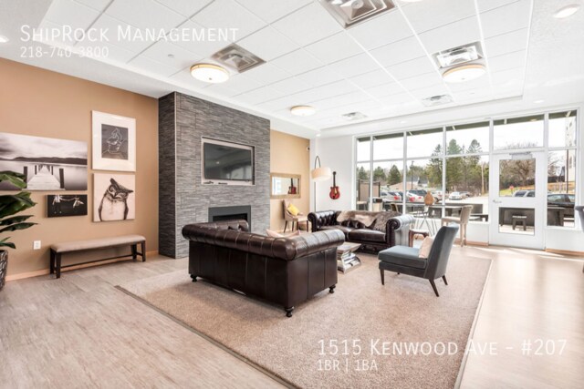 Foto del edificio - 1515 Kenwood Ave