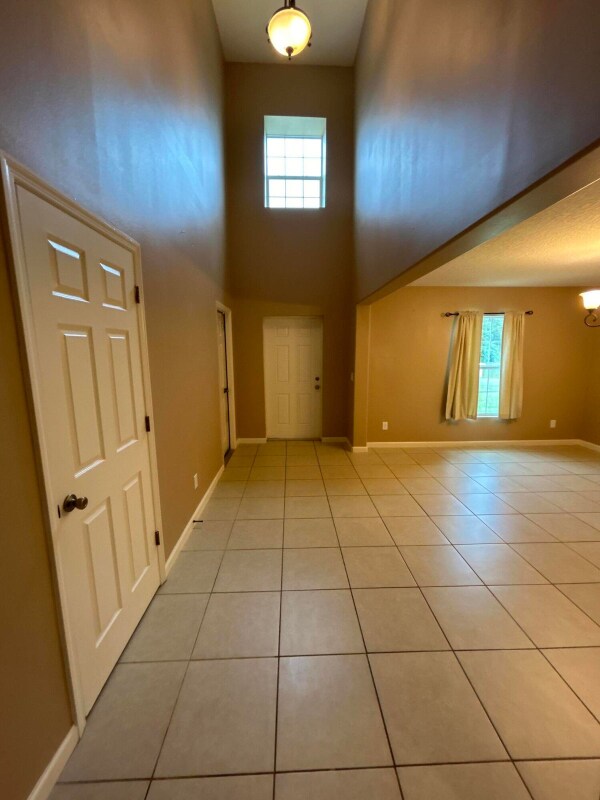 Foto del edificio - 1334 Lotus St SE