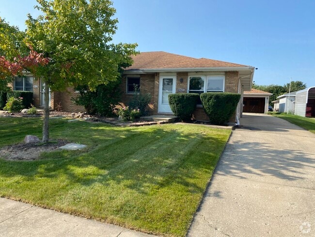 Building Photo - 2461 Red Oak Trl