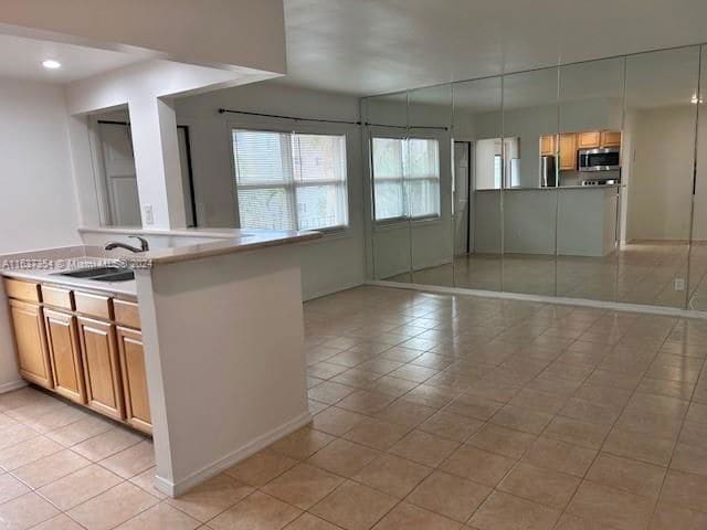 Building Photo - 5050 Bayview Dr