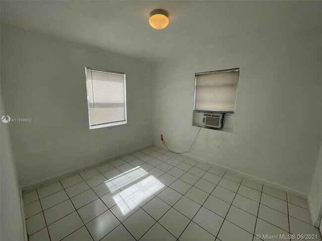 Building Photo - 3669 Thomas Ave