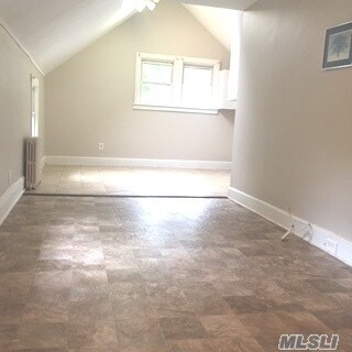 Building Photo - 17 Pearsall Ave