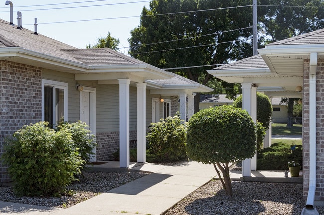 Building Photo - Hamilton Knolls