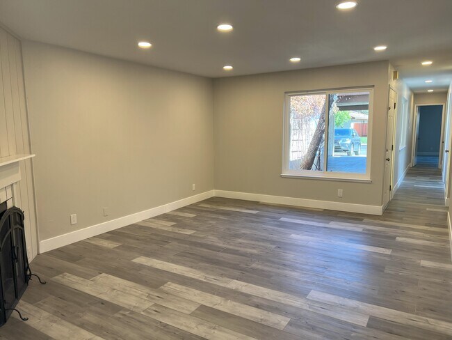 Living Room - 5181 Oxbow Ct