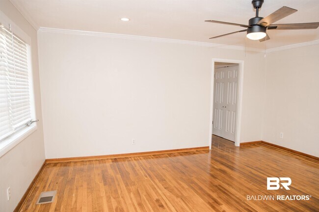 Foto del edificio - 7099 Pinehill Rd