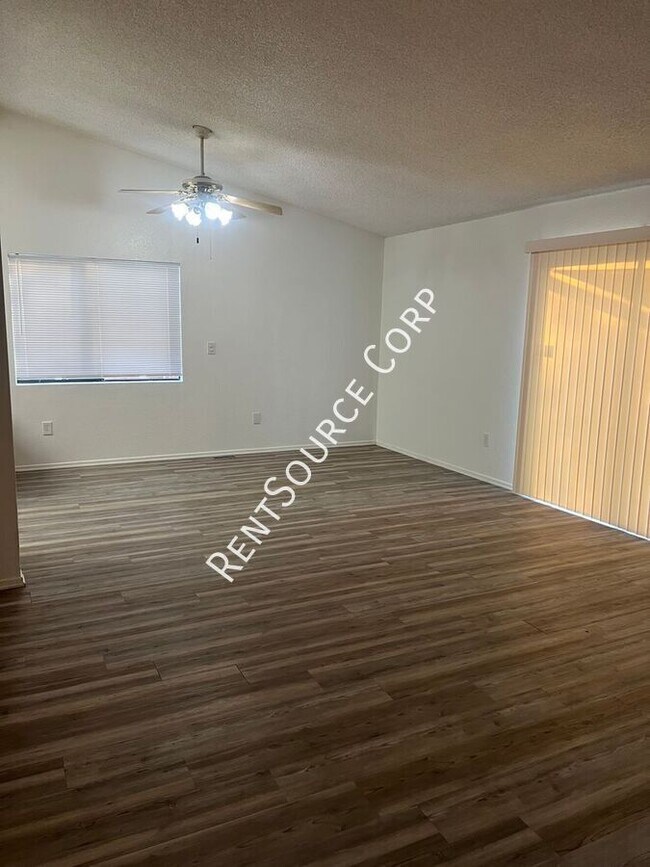 Foto del edificio - 14229 Winchester Dr