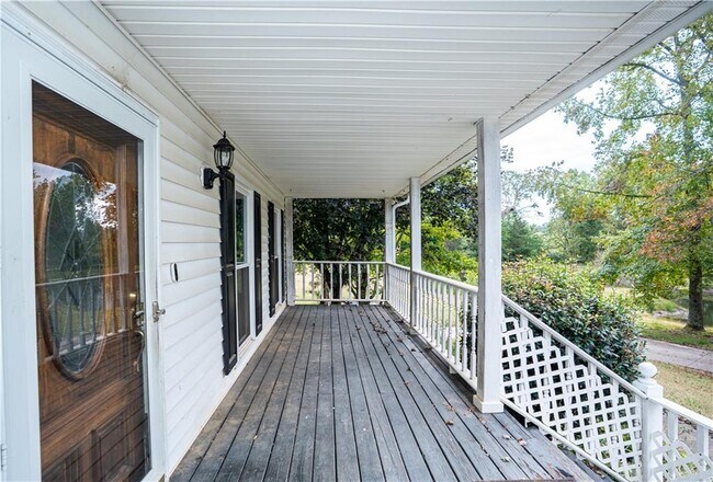 Building Photo - 611 Couch Rd