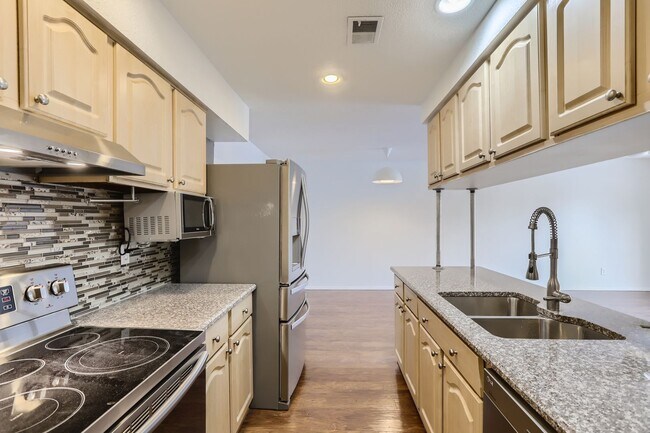 Foto del edificio - Charming 2-Bed, 1.5-Bath Home in Denver | Updated & Move-In Ready