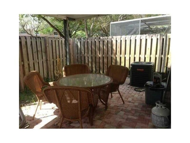 Foto del edificio - 5033 SW 121st Terrace