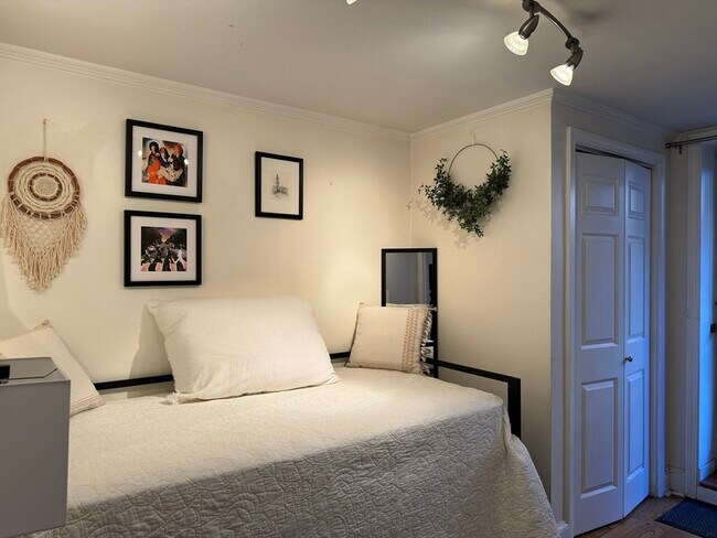 Building Photo - 521 Columbus Ave