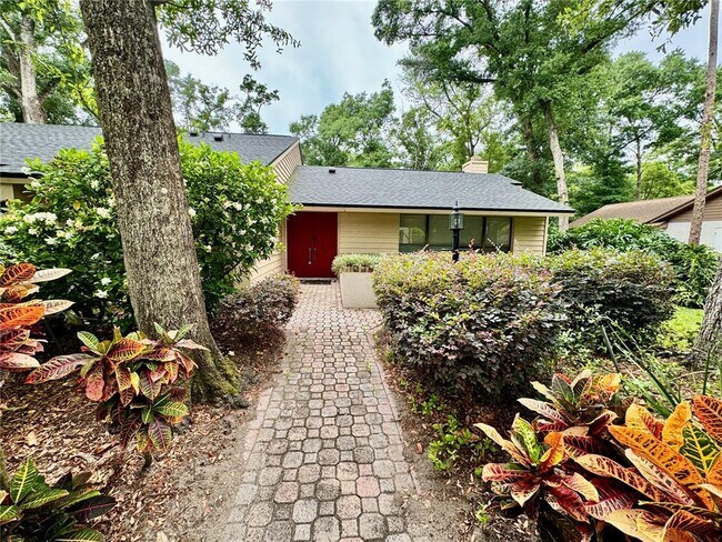 Foto del edificio - 504 Whispering Oak Ln