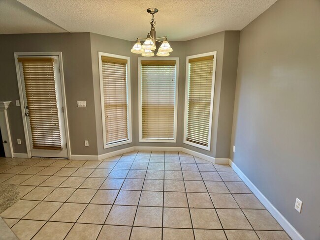 Foto del edificio - 3 Bed, 2 Bath with Fenced Yard, Two-Car Garage, Brookland School District