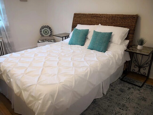 Foto del edificio - 68 W Narragansett Ave