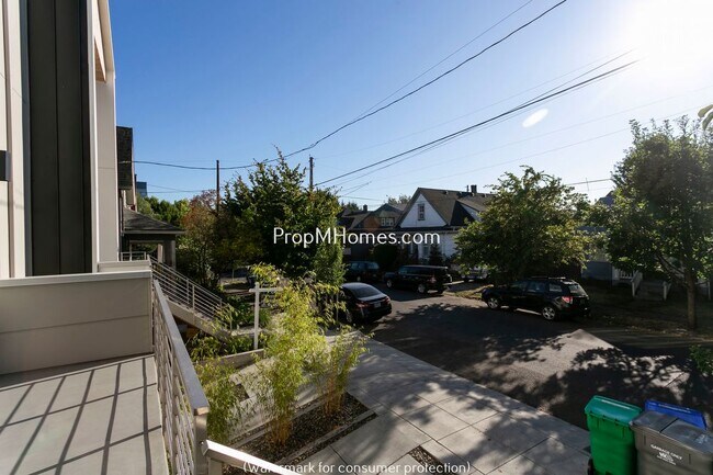 Foto del edificio - 3418 N Commercial Ave