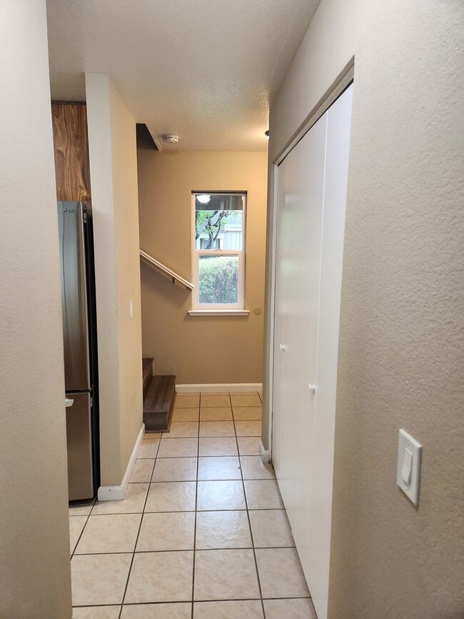 Building Photo - COMING SOON - 2 bedroom, 2 bath condo in Rohnert Park, Sonoma State Students welcome!