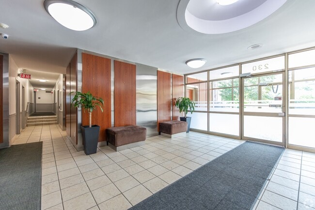 Building Photo - 230 Oak St