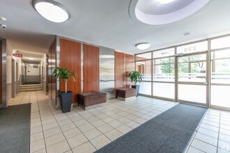Building Photo - 230 Oak St