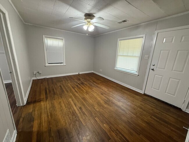 Foto del edificio - Charming 2 bedroom 1 bath home - U of M