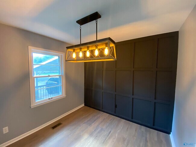 Building Photo - 2104 Linde St NW