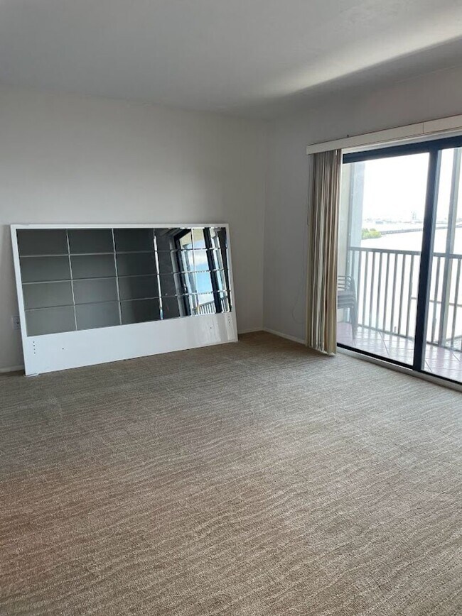 Foto del edificio - Stunning 8th floor Riverfront Condo