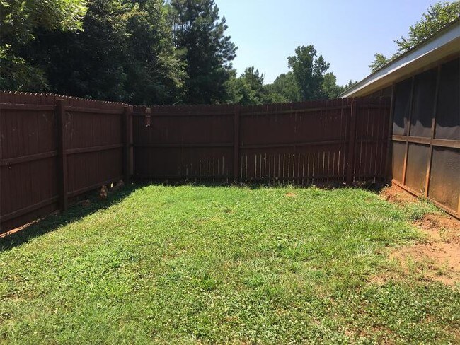 Building Photo - 142 Fair Oaks Dr