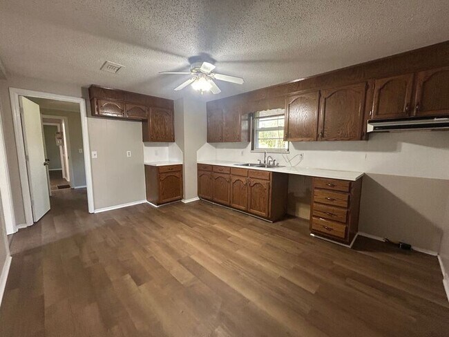 Foto del edificio - 920 Longview Cir