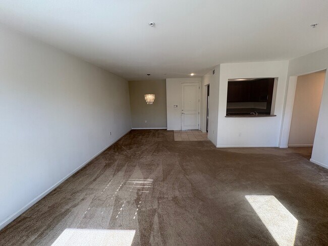 Área de comedor - 128 N Oak Knoll Ave