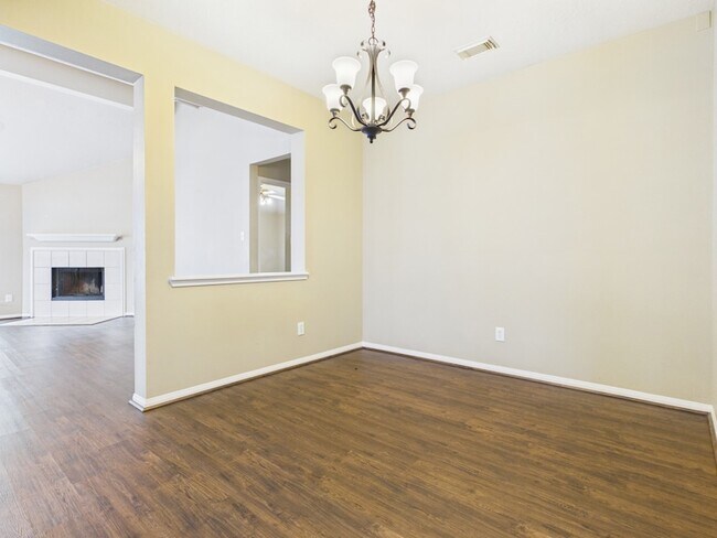 Building Photo - 3914 Cyril Dr
