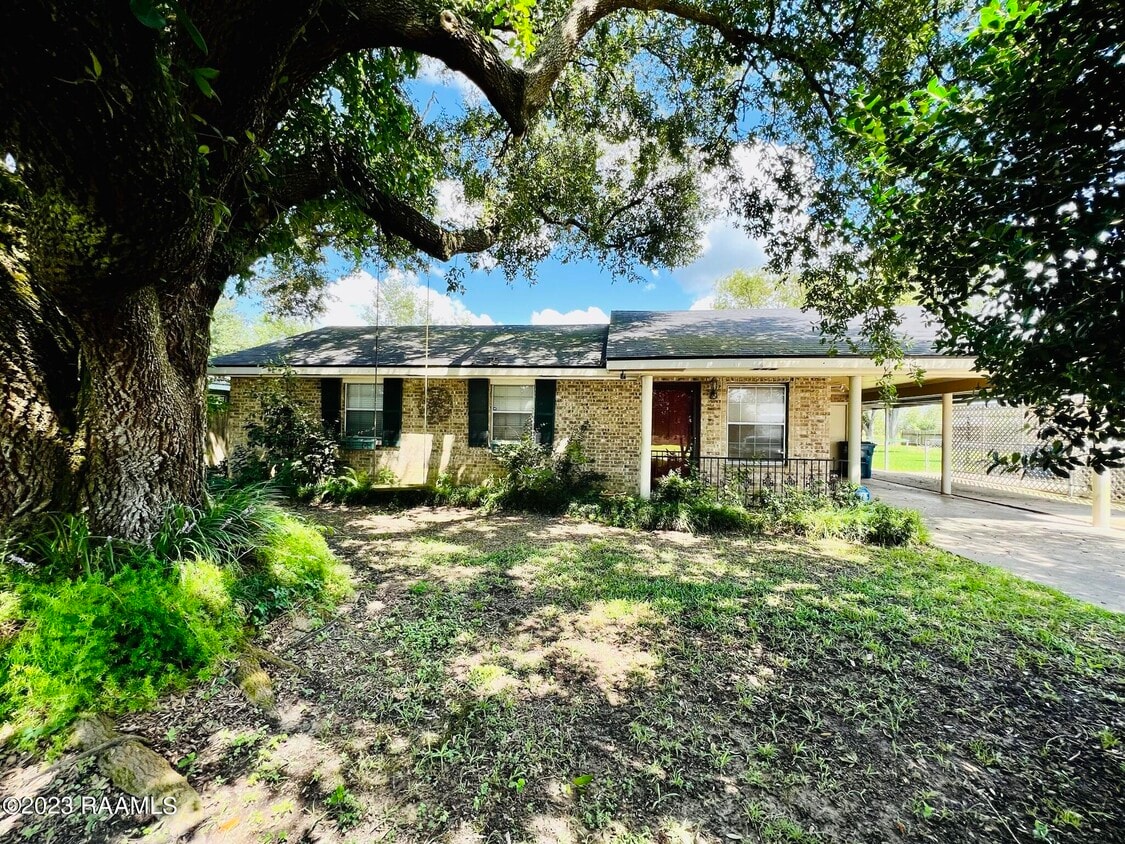 Primary Photo - 120 Burrow Dr
