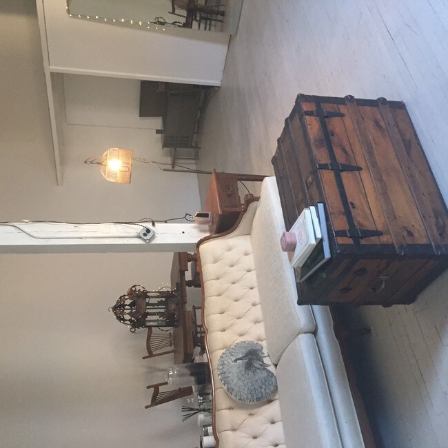 Foto del edificio - 107 N 1st St