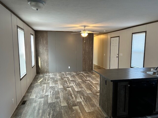 Foto del edificio - 3 bed/2 bath home over 1000 sq/ft