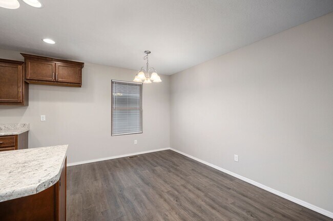 Building Photo - 3 bedroom home - Willard School District