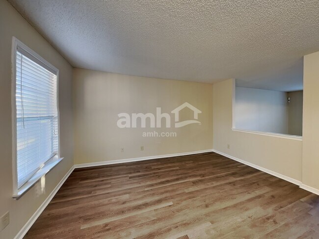 Foto del edificio - 10812 Parker Dr