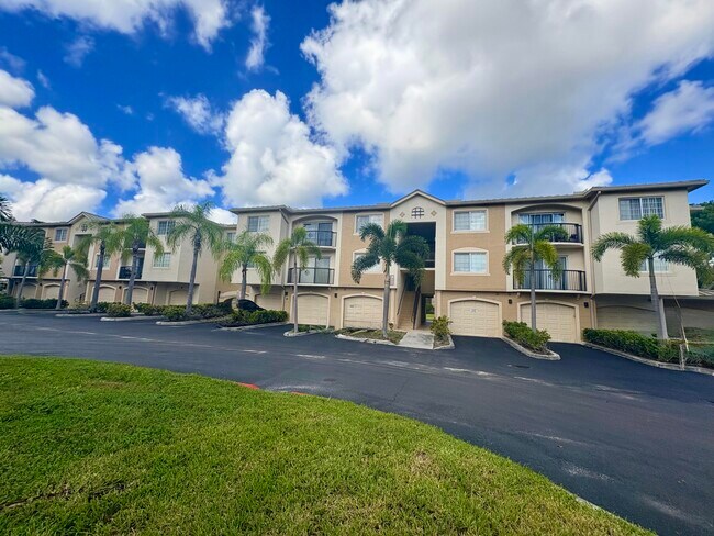 Foto del edificio - 900 Crestwood Ct S