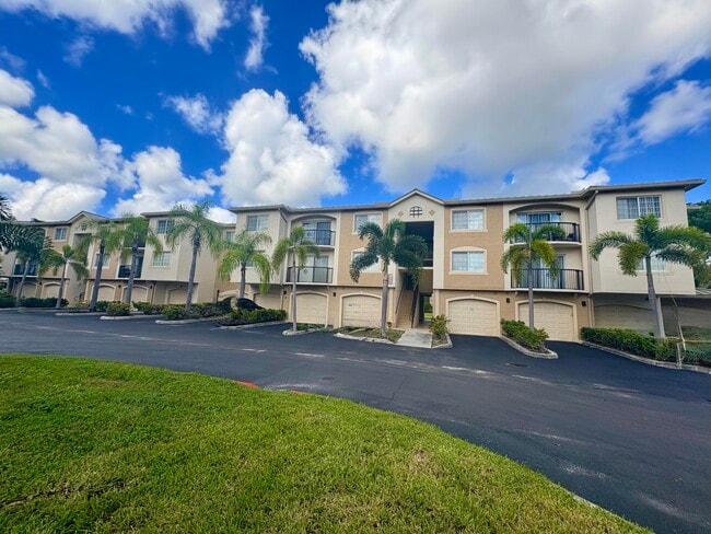 Building Photo - 900 Crestwood Ct S