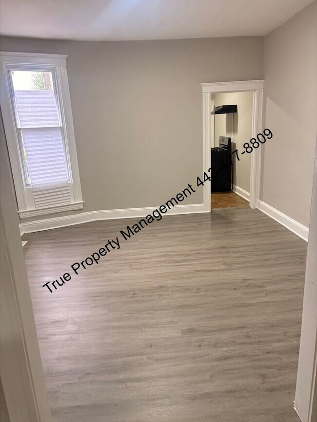 Foto del edificio - Spacious 3BR Home with Washer & Dryer, Backyard & Basement – $1,500/Month