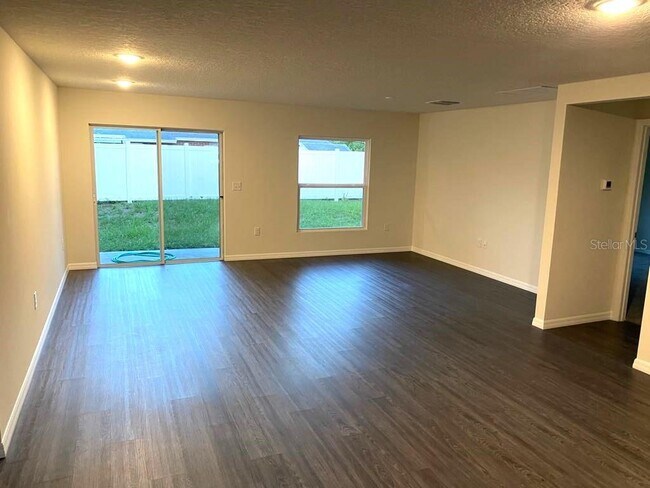 Foto del edificio - 945 Luna Terrace