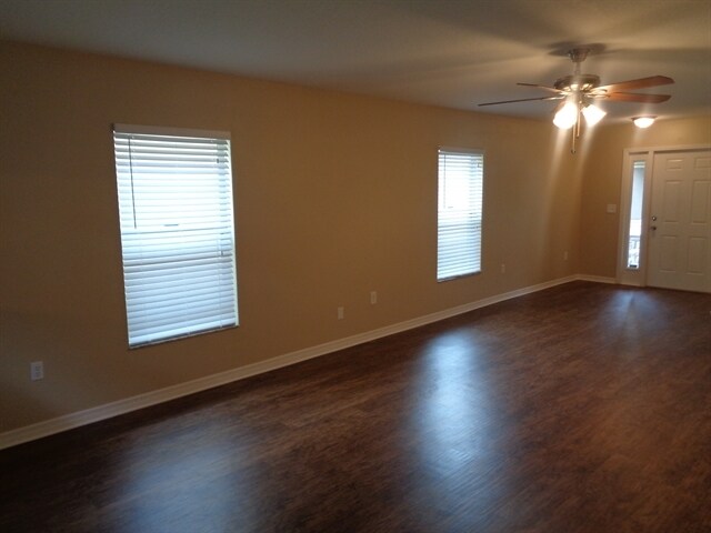 Foto del edificio - 15403 Quail Woods Pl