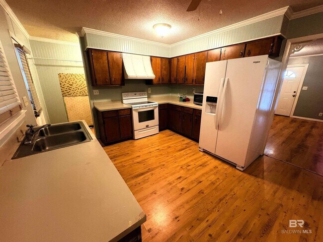 Building Photo - 3 Bedroom 1.5 Bathroom House in Mobile