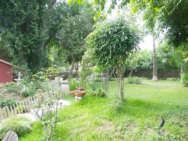 Building Photo - 2290 Canonita Dr