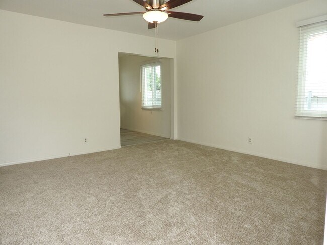 Building Photo - 4671lark