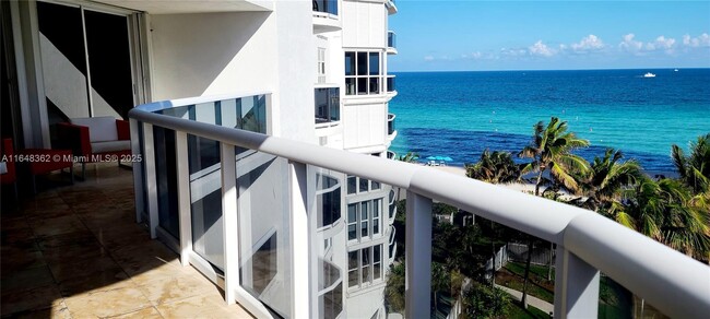 Foto del edificio - 16711 Collins Ave