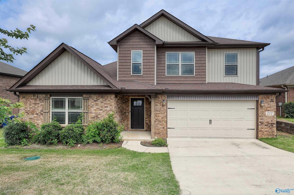 Foto principal - 217 Maggie Mance Ln
