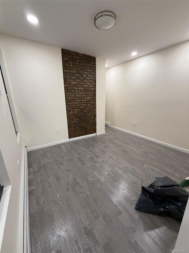 Foto del edificio - 1869 Carter Ave