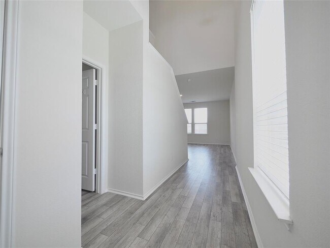 Foto del edificio - 2329 Cliffbrake Wy
