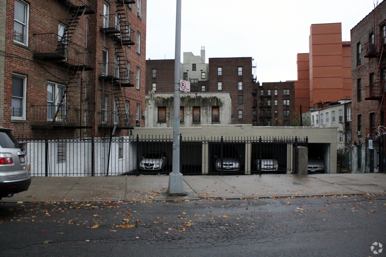 Foto del edificio - 316 E 211th St